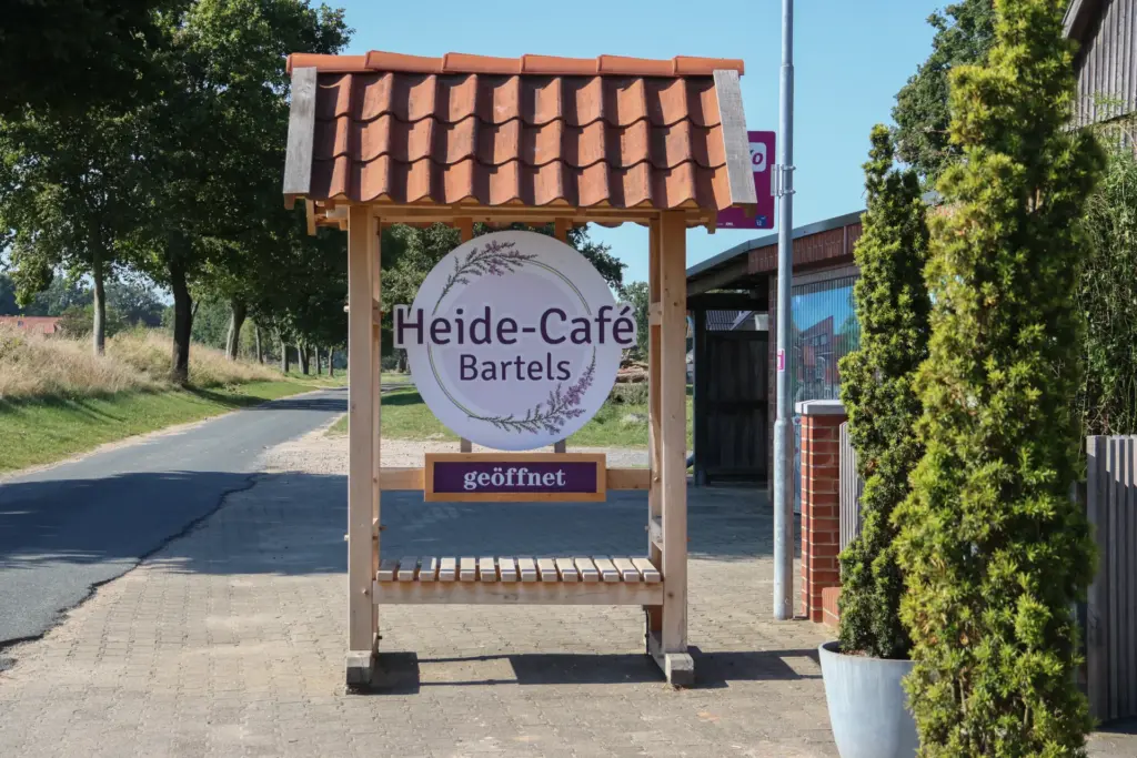 Werbeschild am Eingang